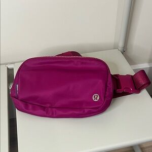 lululemon athletica Magenta Everywhere Belt Bag